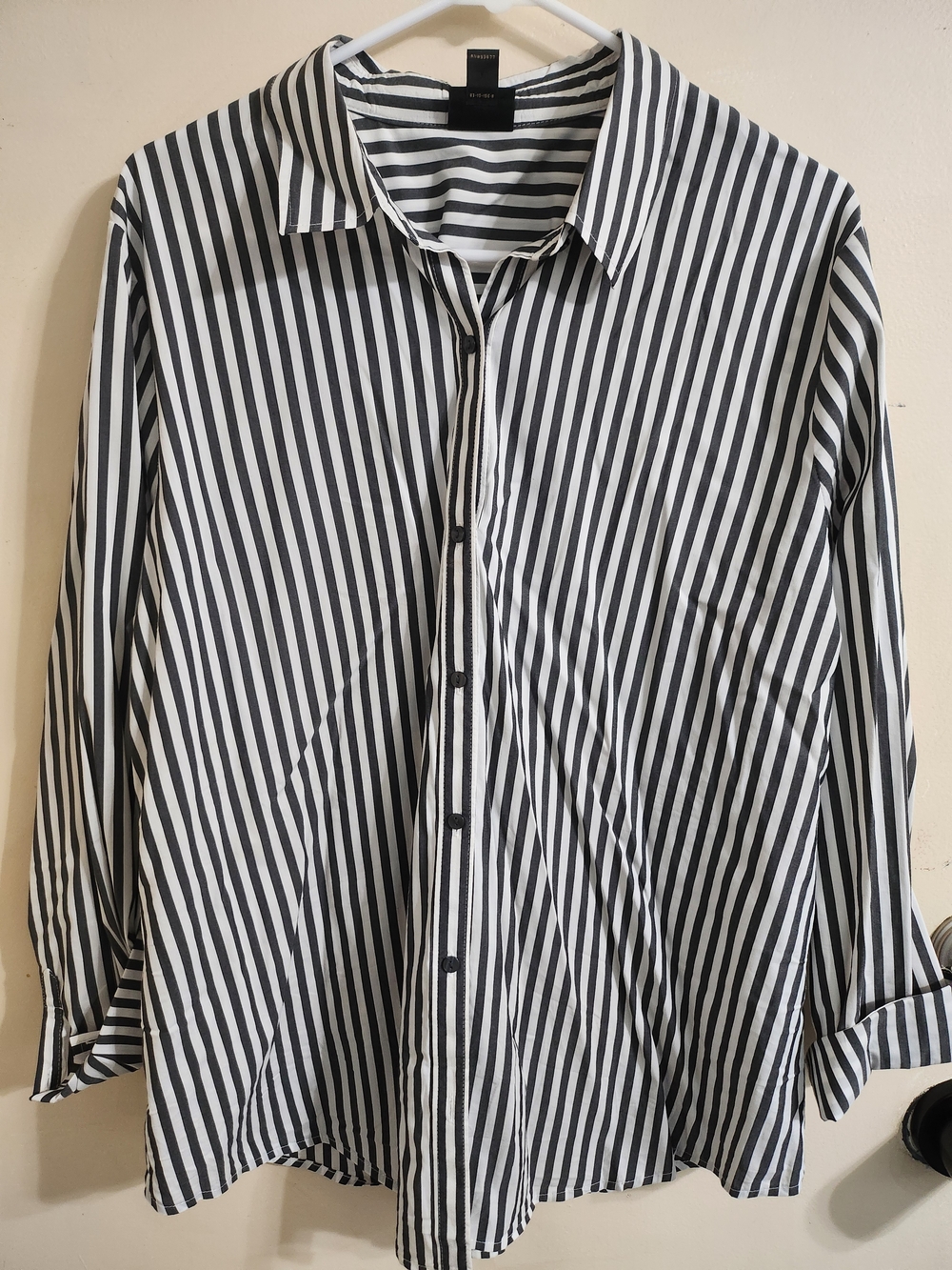 Worthington Black & White Striped Button-Down Shirt Size: XL Used